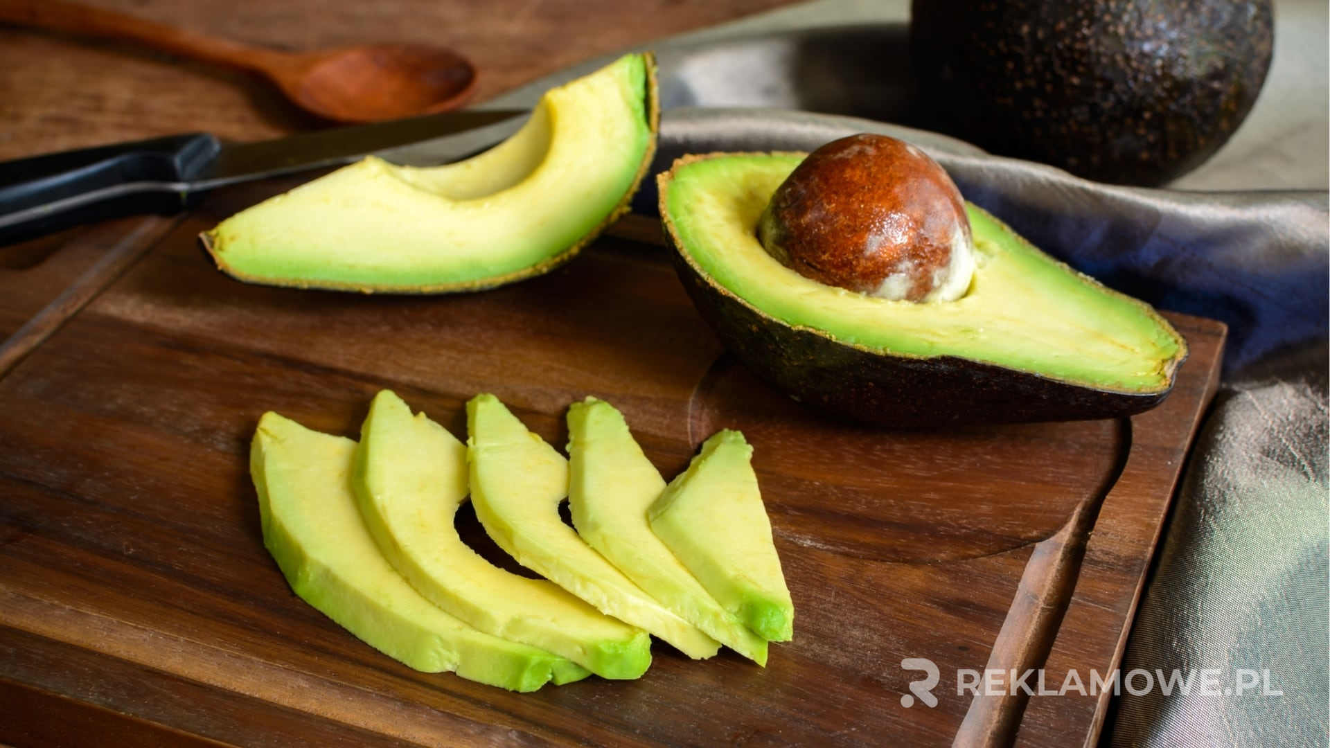 Efektywne Korzystanie z Desk Reklamowych w Czasach Kryzysu Billboard reklamowy w kontekście kryzysu