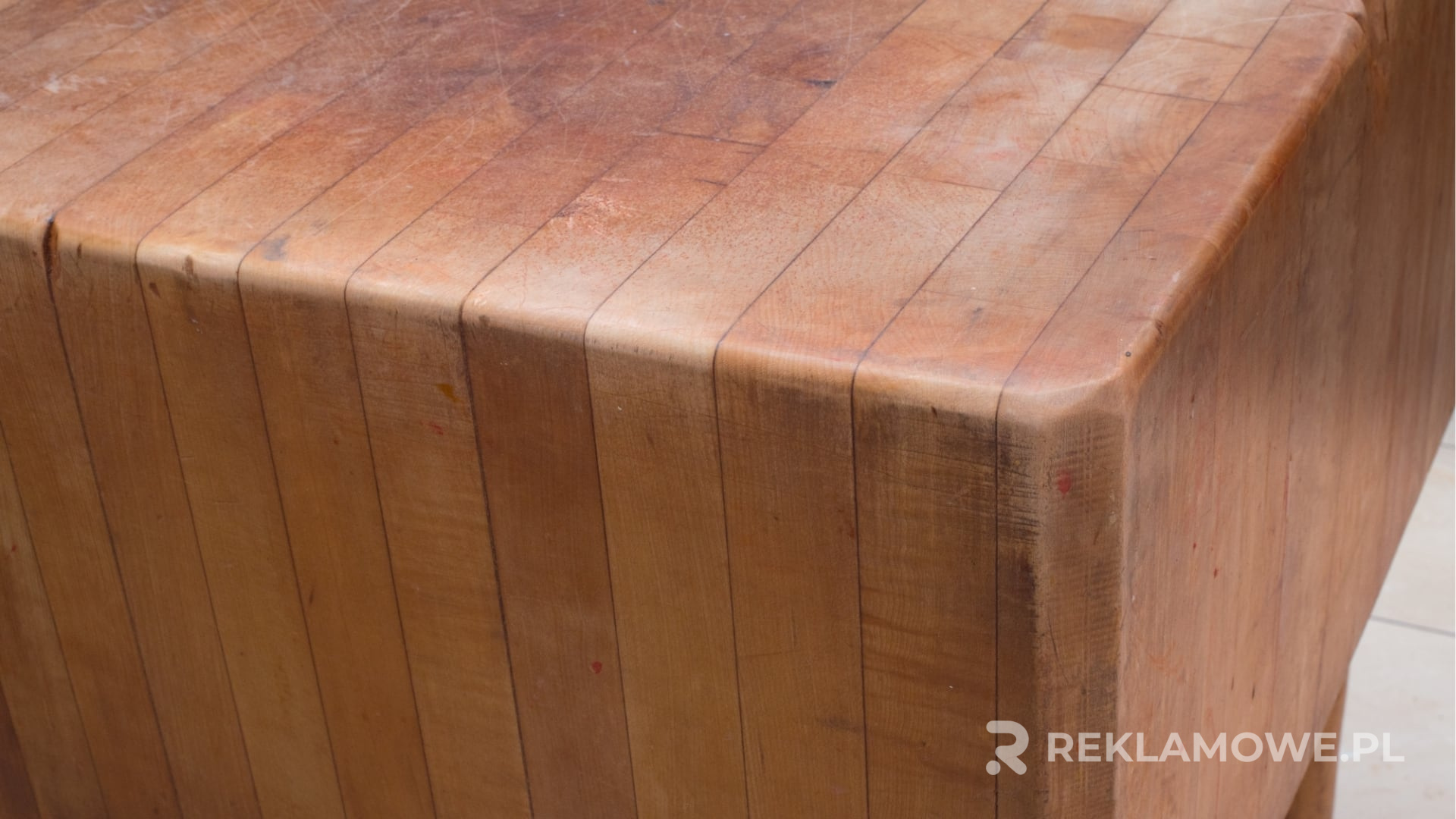 10 Kreatywnych Pomyślów na Deski Reklamowe w 2024 Roku Innowacyjne pomysły na deski reklamowe