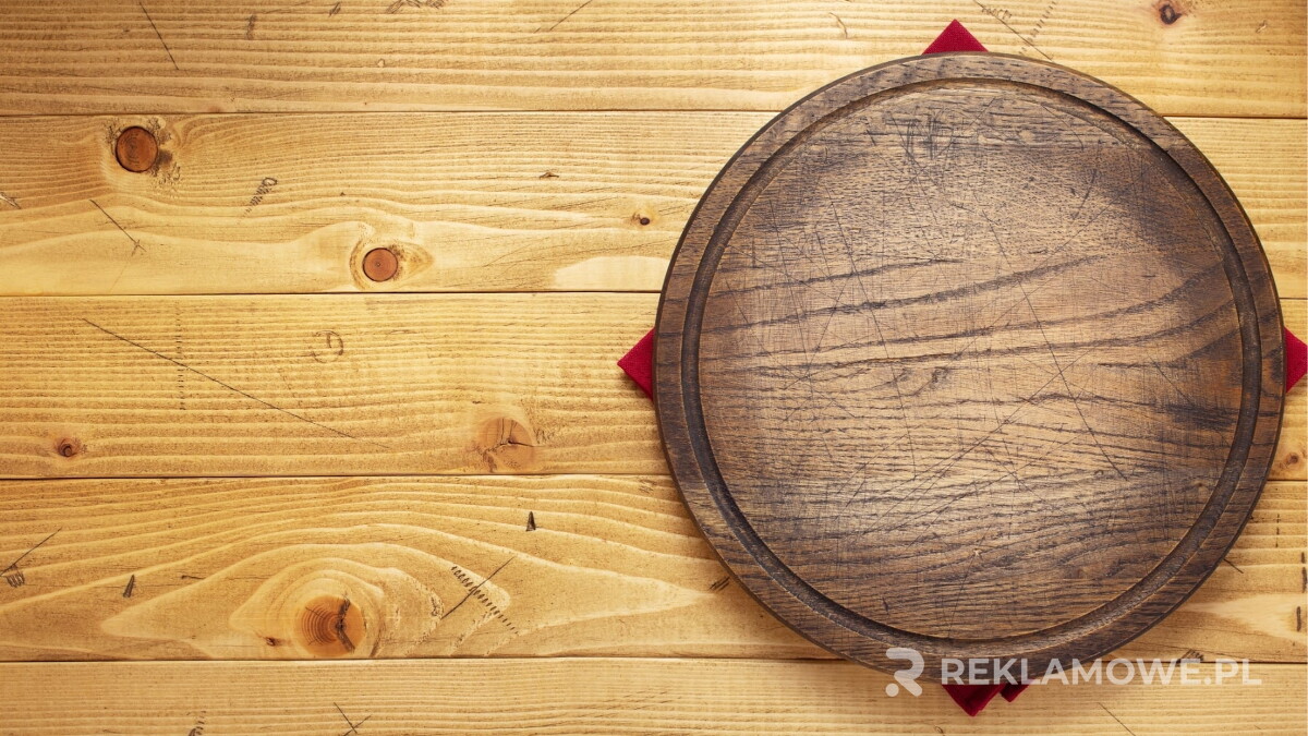 Różne materiały używane do produkcji desek reklamowych